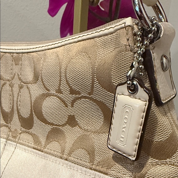 Coach Beige and Cream Signature Shoulder Bag small Demi pouch clutch y2k - Picture 3 of 9